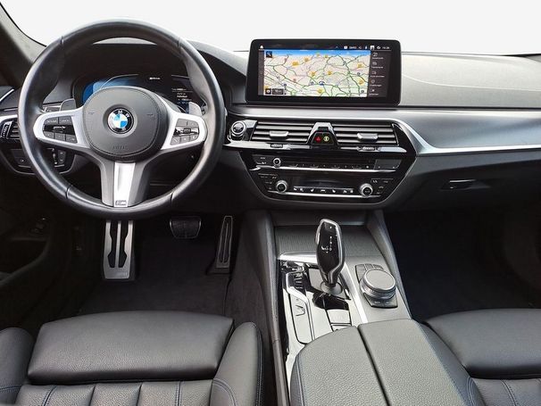 BMW 530 Touring xDrive 215 kW image number 16