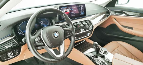 BMW 530i Touring xDrive 185 kW image number 15