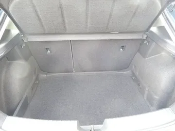 Car image 27