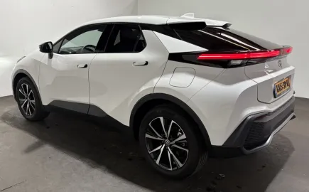 Car image 5