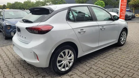 Car image 4