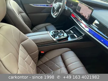 Car image 32