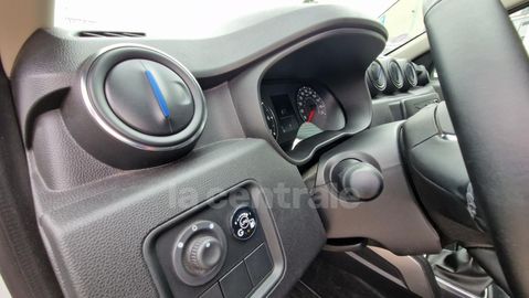 Car image 37