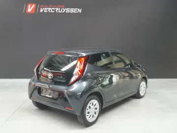 Car image 2