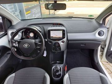 Car image 15