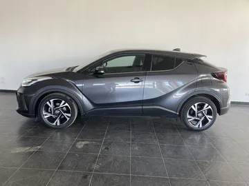 Car image 4