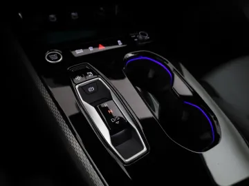 Car image 32