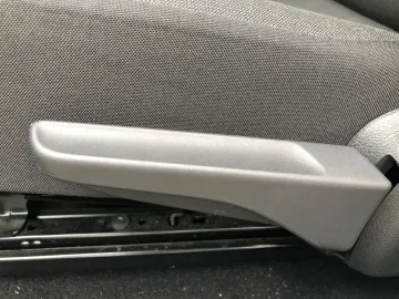 Car image 32