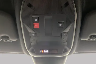 Car image 37