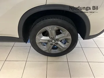 Car image 10