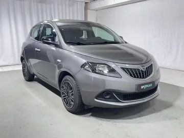 Car image 2