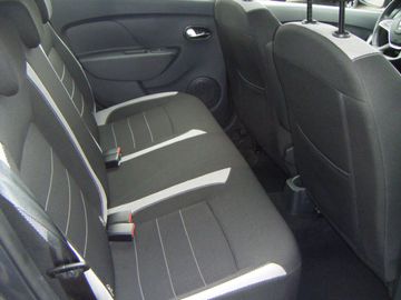 Car image 11