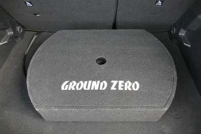 Car image 28