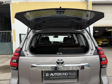 Car image 28