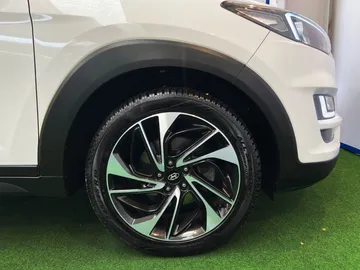 Car image 27