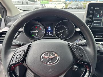 Car image 15