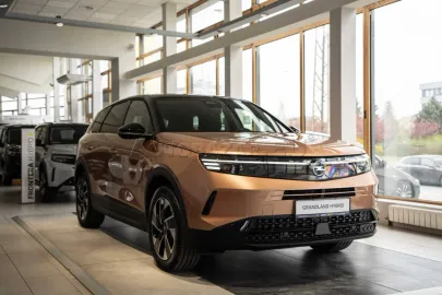 Car image 2