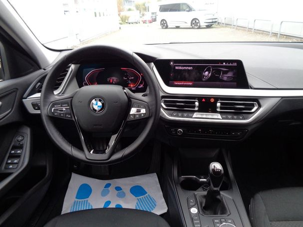 BMW 118i Advantage 100 kW image number 9