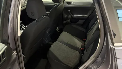 Car image 27