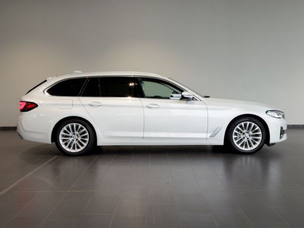 BMW 540i Touring Luxury Line xDrive 245 kW image number 3