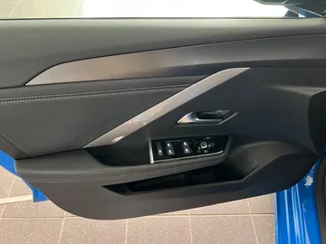 Car image 36