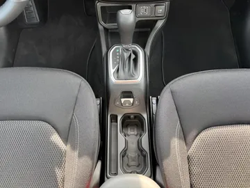 Car image 29