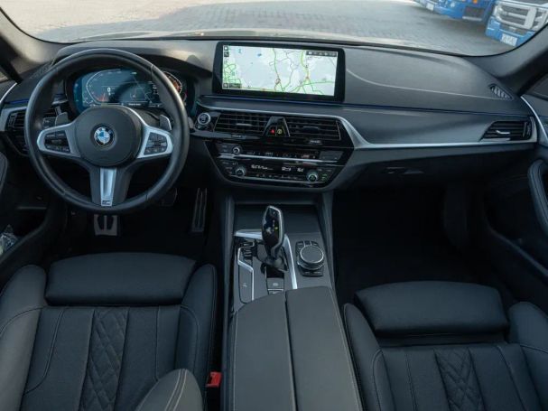 BMW 520i 135 kW image number 6