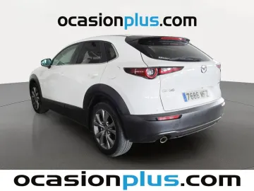 Car image 4