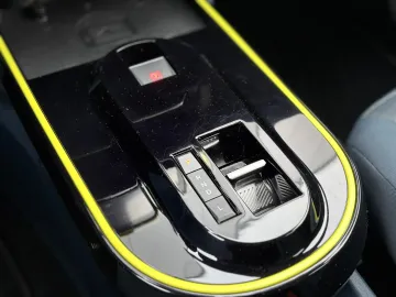 Car image 28