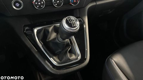 Car image 24