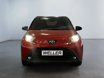 Car image 3
