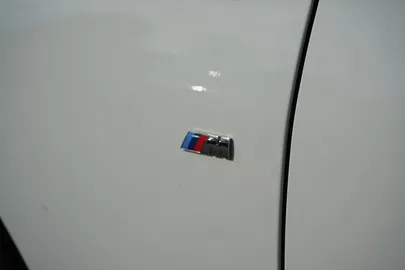 Car image 32