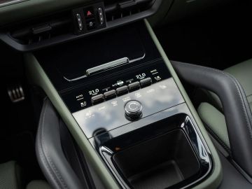 Car image 38