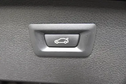 Car image 35