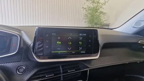 Car image 26