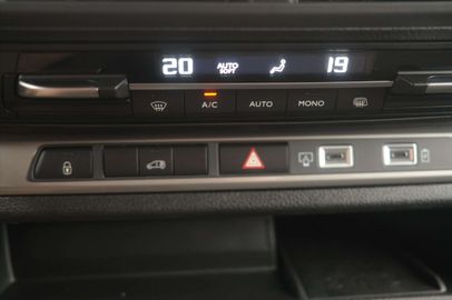 Car image 37