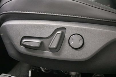 Car image 33