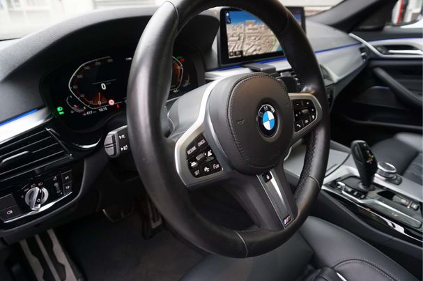 BMW 520i 135 kW image number 23