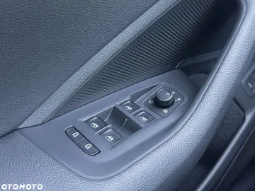 Car image 32