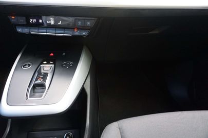 Car image 37