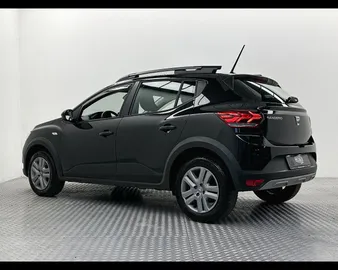 Car image 5