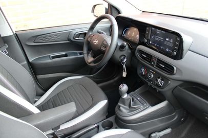 Car image 8