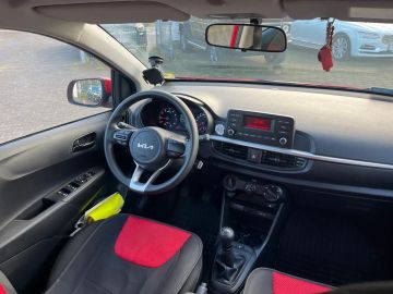 Car image 25