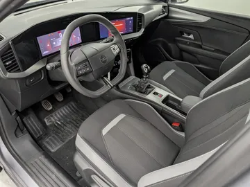 Car image 32