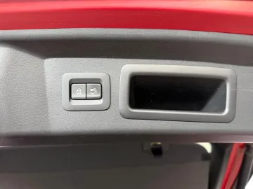 Car image 36