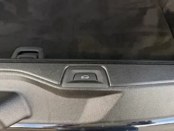 Car image 35