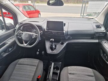 Car image 14