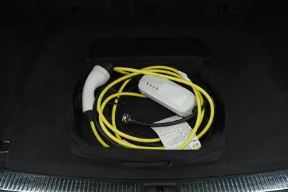 Car image 40