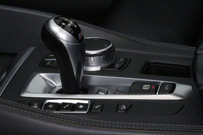 Car image 32