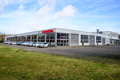 Car image 15